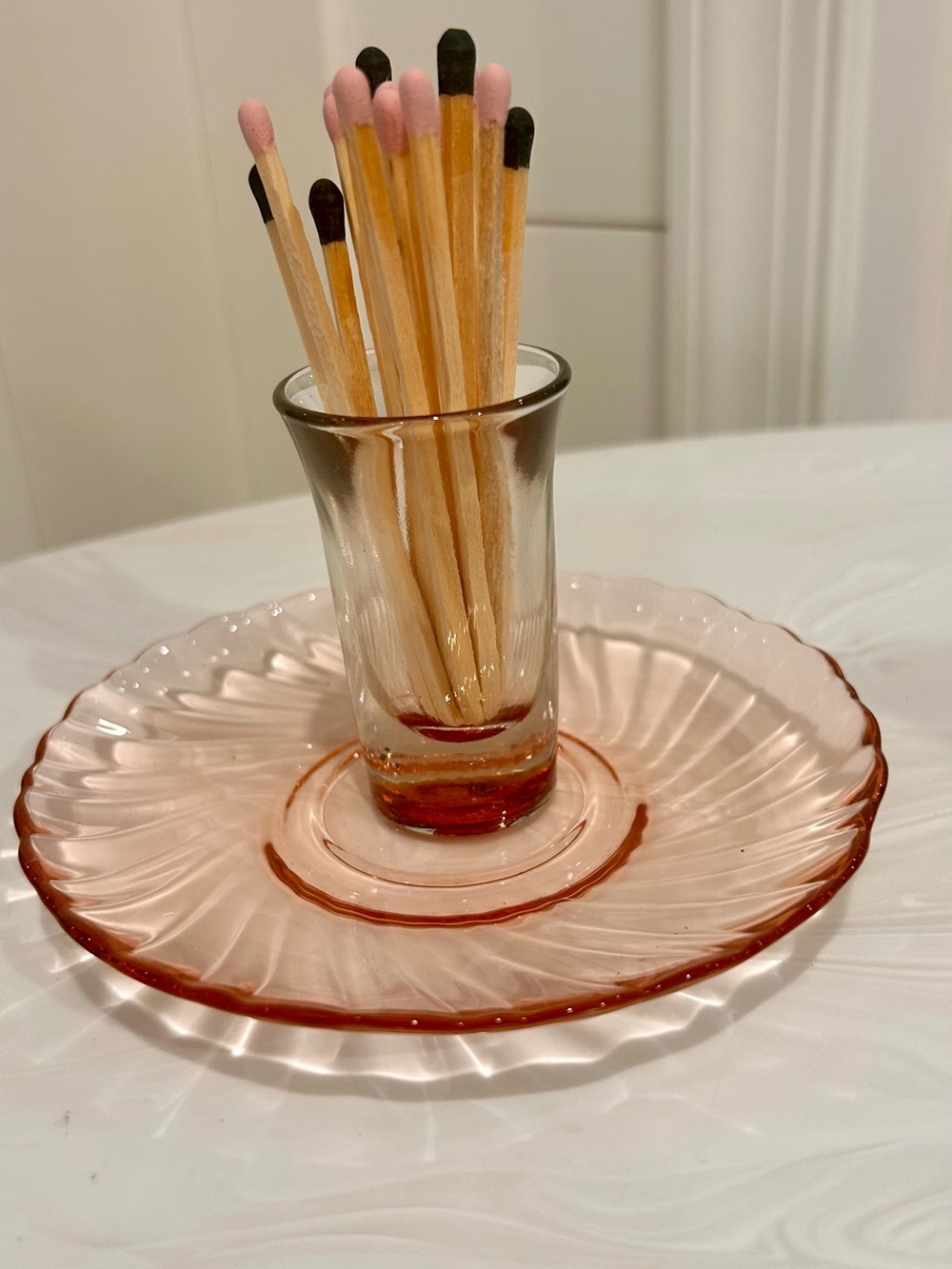 RESTYLE Arcoroc France swirl optic dish w pink black tipped matches glass holder
